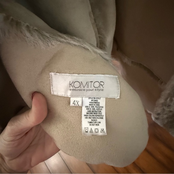 Chic Faux Fur Teddy Jacket - Cream and Brown - Picture 4 of 9